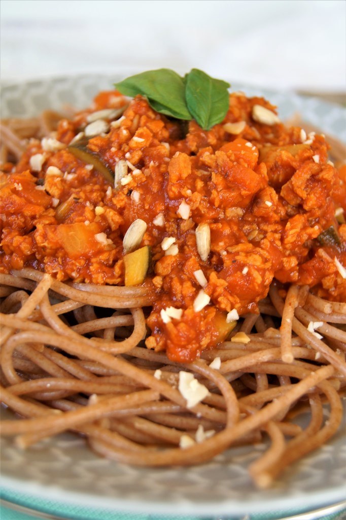 Soja-„Pasta Asciutta“ mit Karotten und Zucchini – deliciouslyVEGGIE